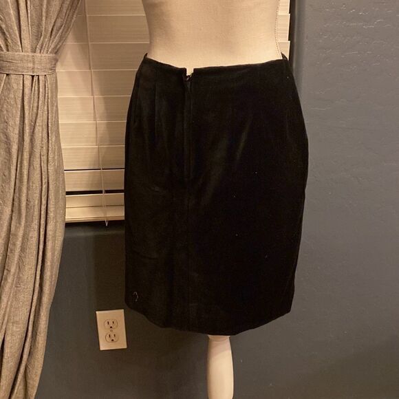 Apostrophe black velvet skirt - Picture 3 of 5